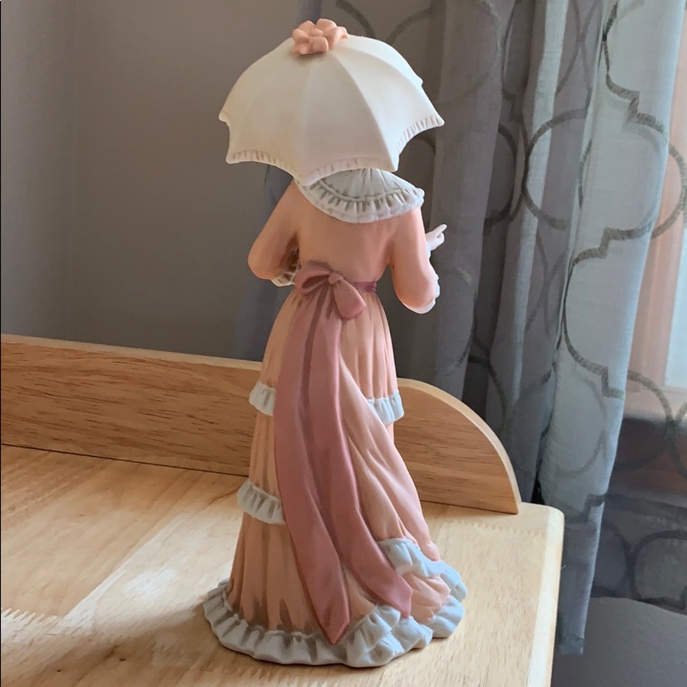 Statue - Picture 4 of 4